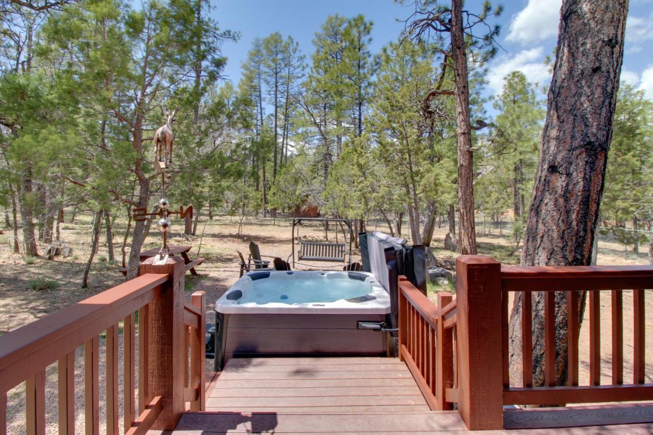 Lakeside Cabin On 2 Acres With Fire Pit And Hot Tub! Pinetop-Lakeside Exterior photo